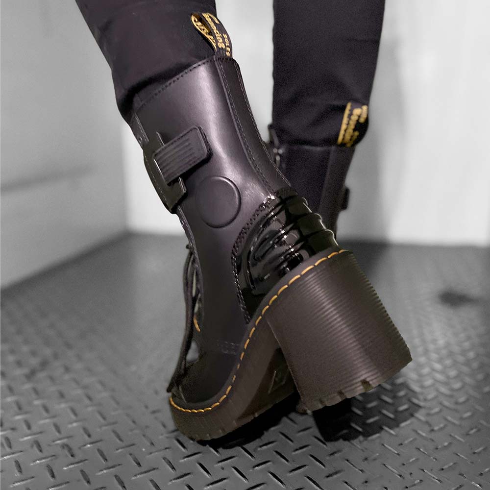 色BLACKドクターマーチン dr.martens GAYA 10 ホール ブーツ ヒール